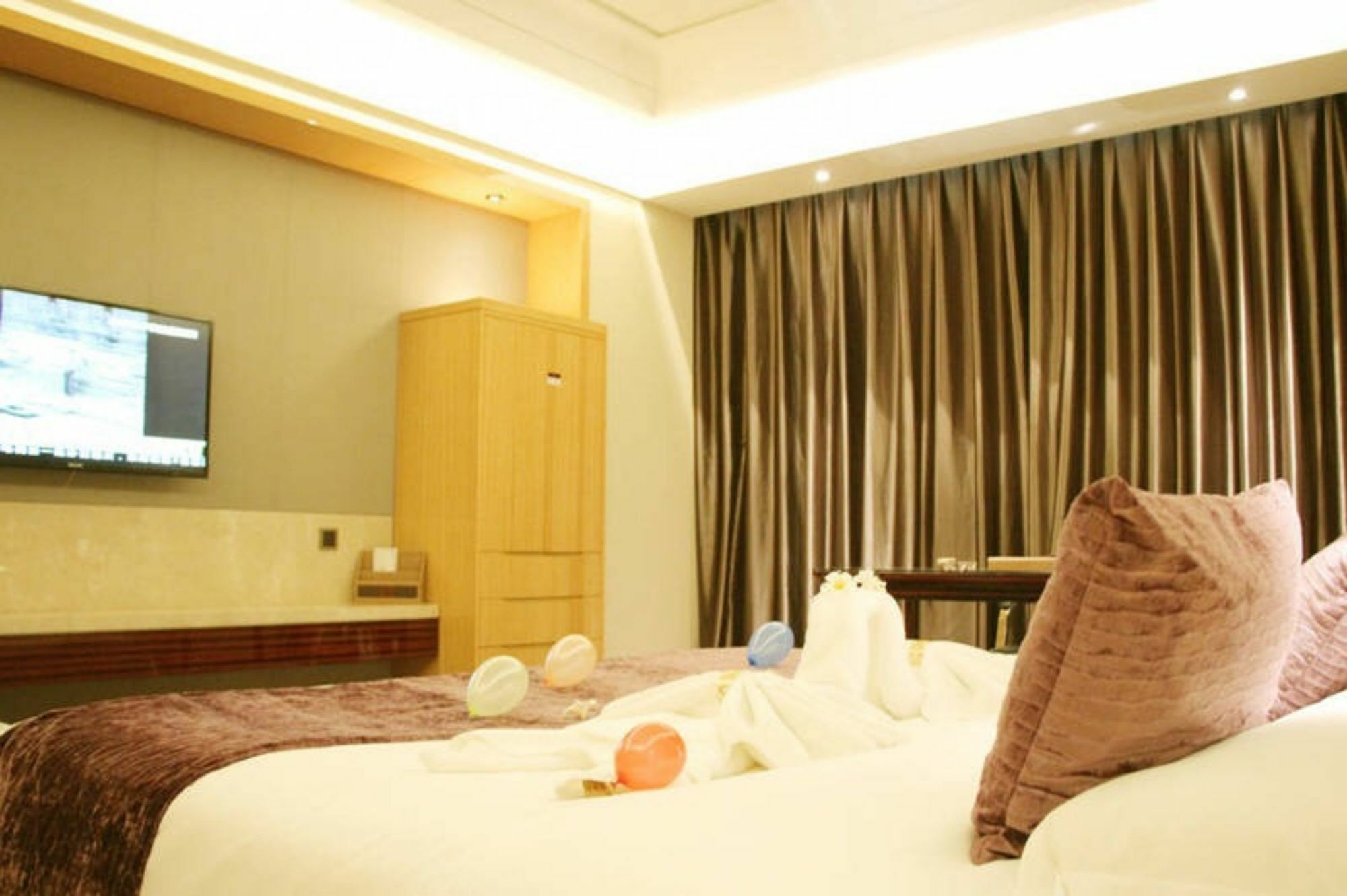 Swan Lake Recreation Hotel Foshan Esterno foto